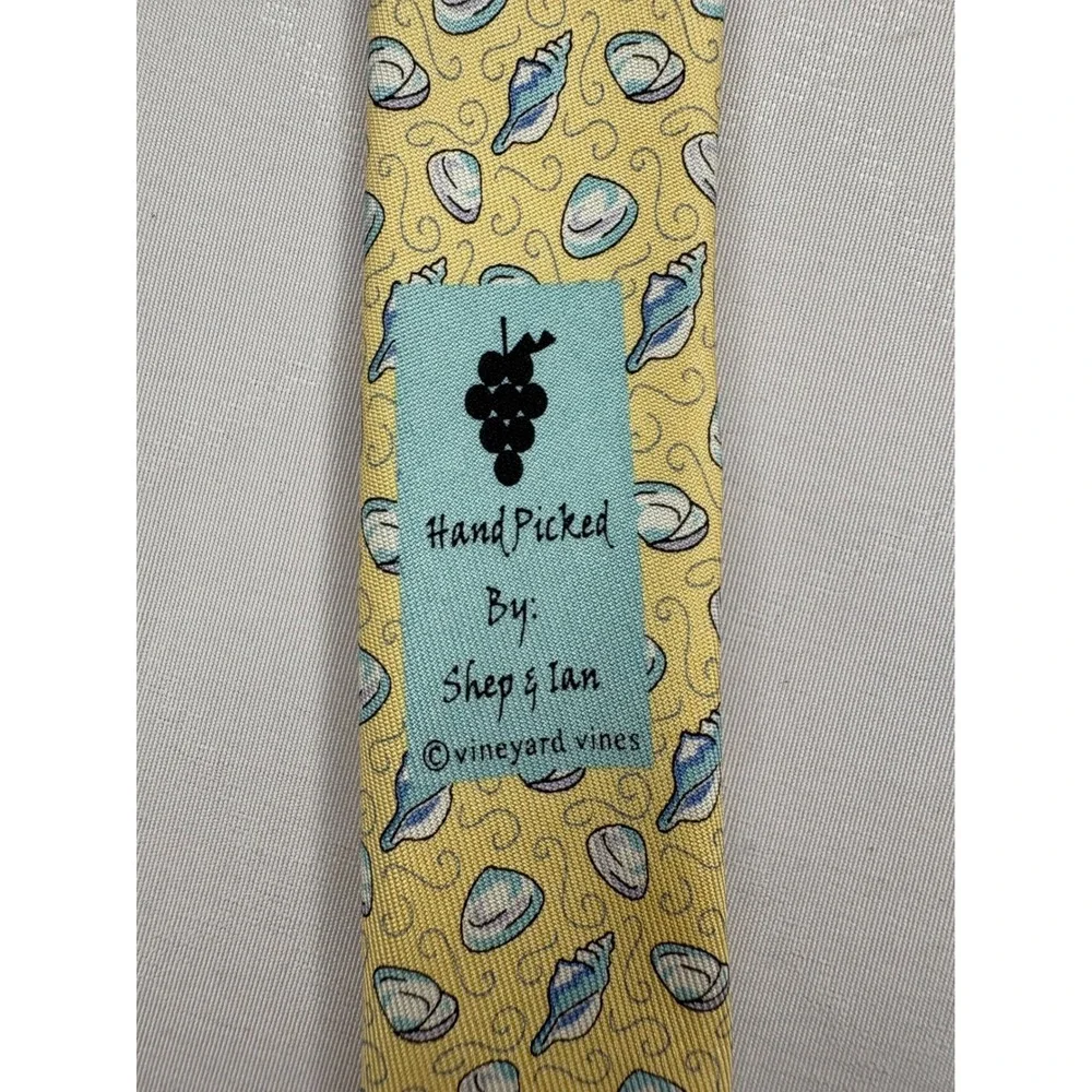 VINEYARD VINES Mens Yellow Seashell 100% Silk Necktie OS Nautical Preppy Classic